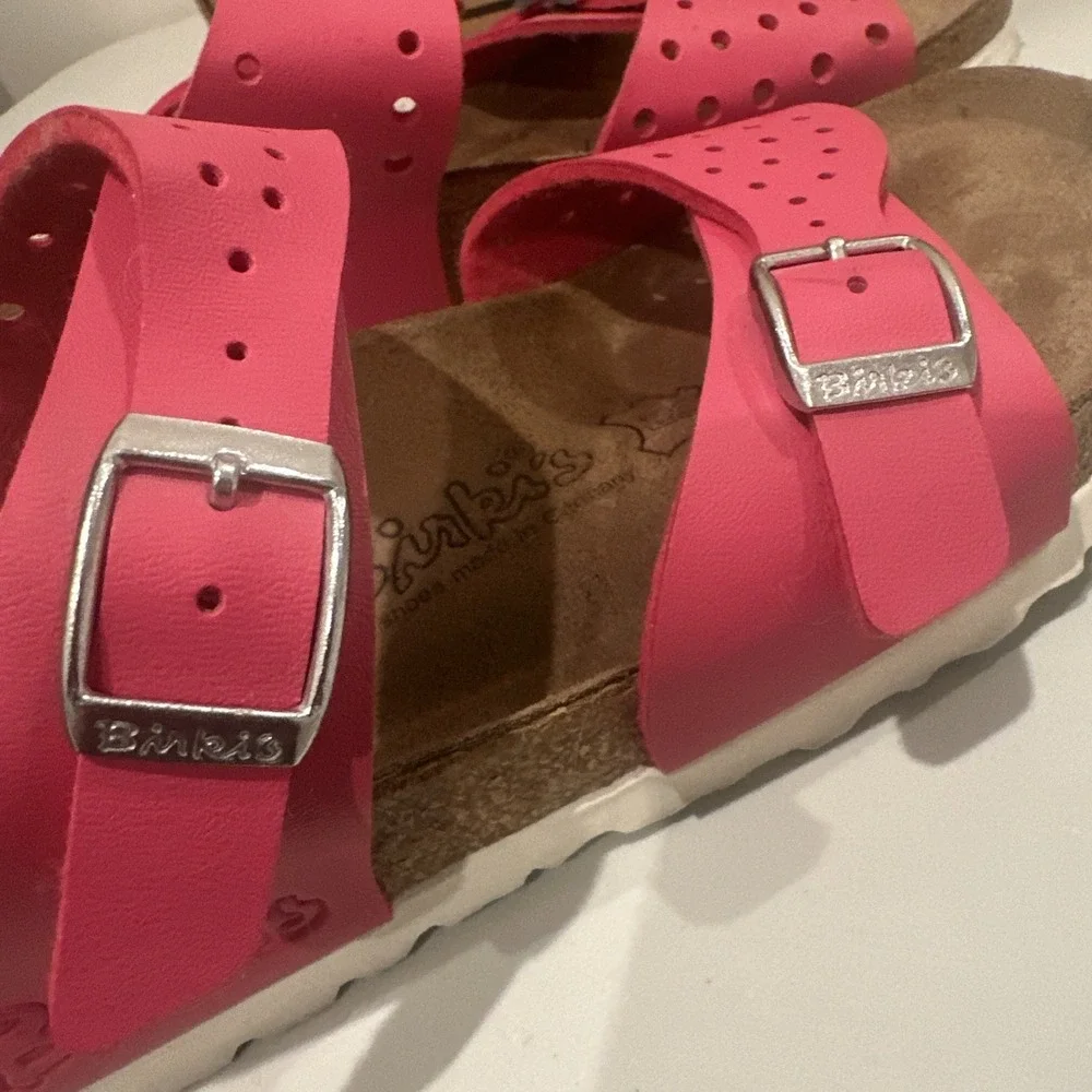Birki's Birkenstock EU36/US 5 Narrow Freeport Perforated Pink Leather Sandals